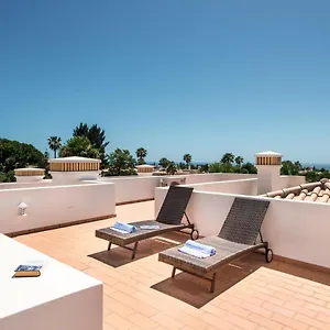 Beautiful Two Bedroom With Roof Terrace Apartment